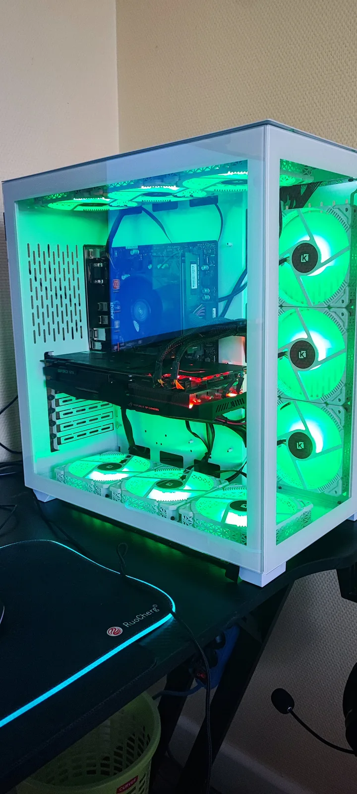 Boîtier blanc et éclairage RGB