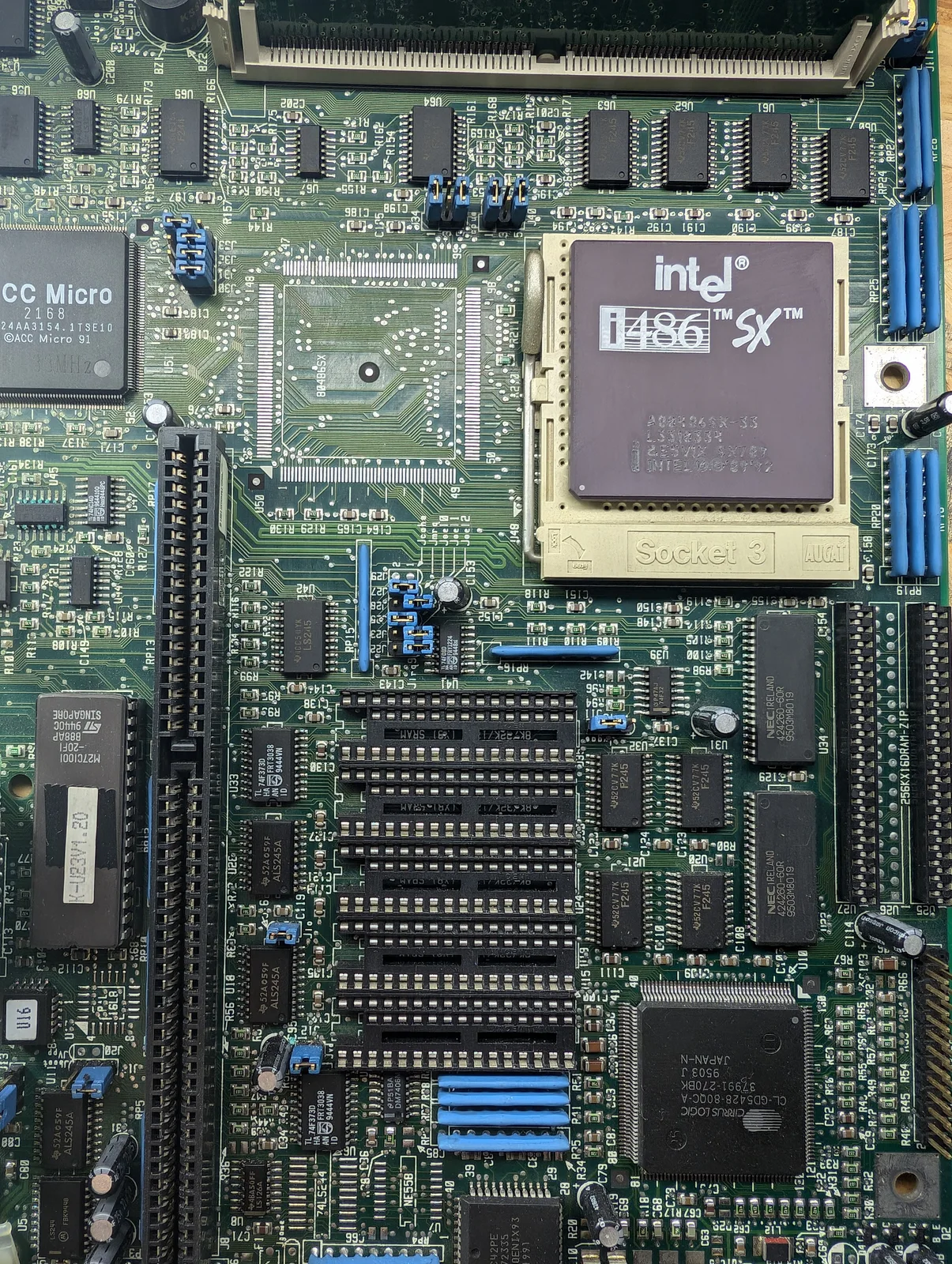 Un peu d’histoire : carte mère avec Intel i486 SX